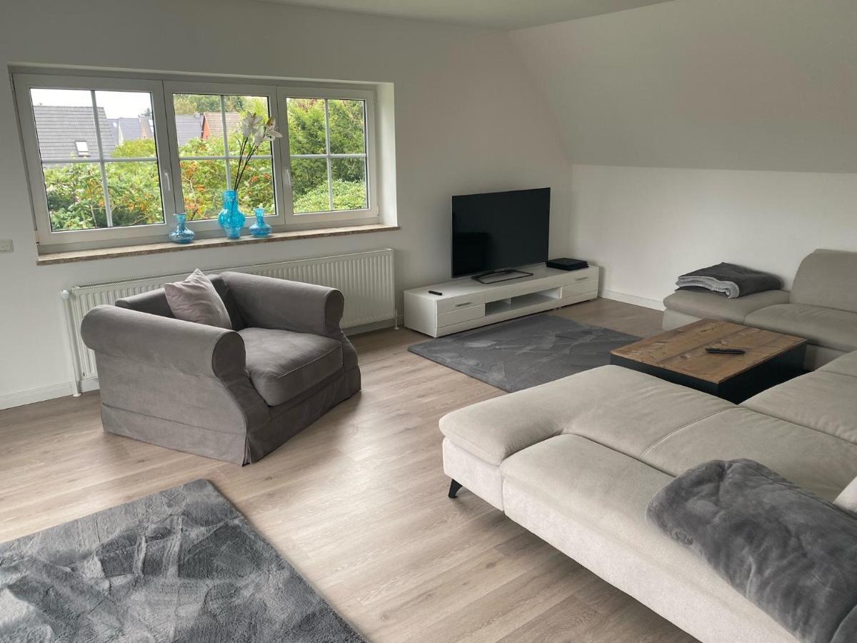 Ferienwohnung Falkenfeld Любек Екстериор снимка